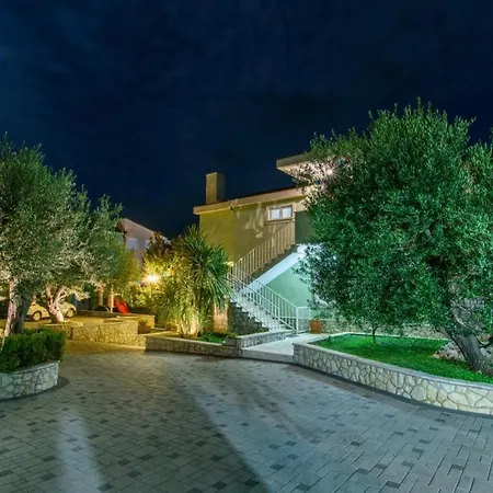 In Okrug Gornji With Sea View, Terrace, Air Conditioning, Wifi 3436-2 Trogir